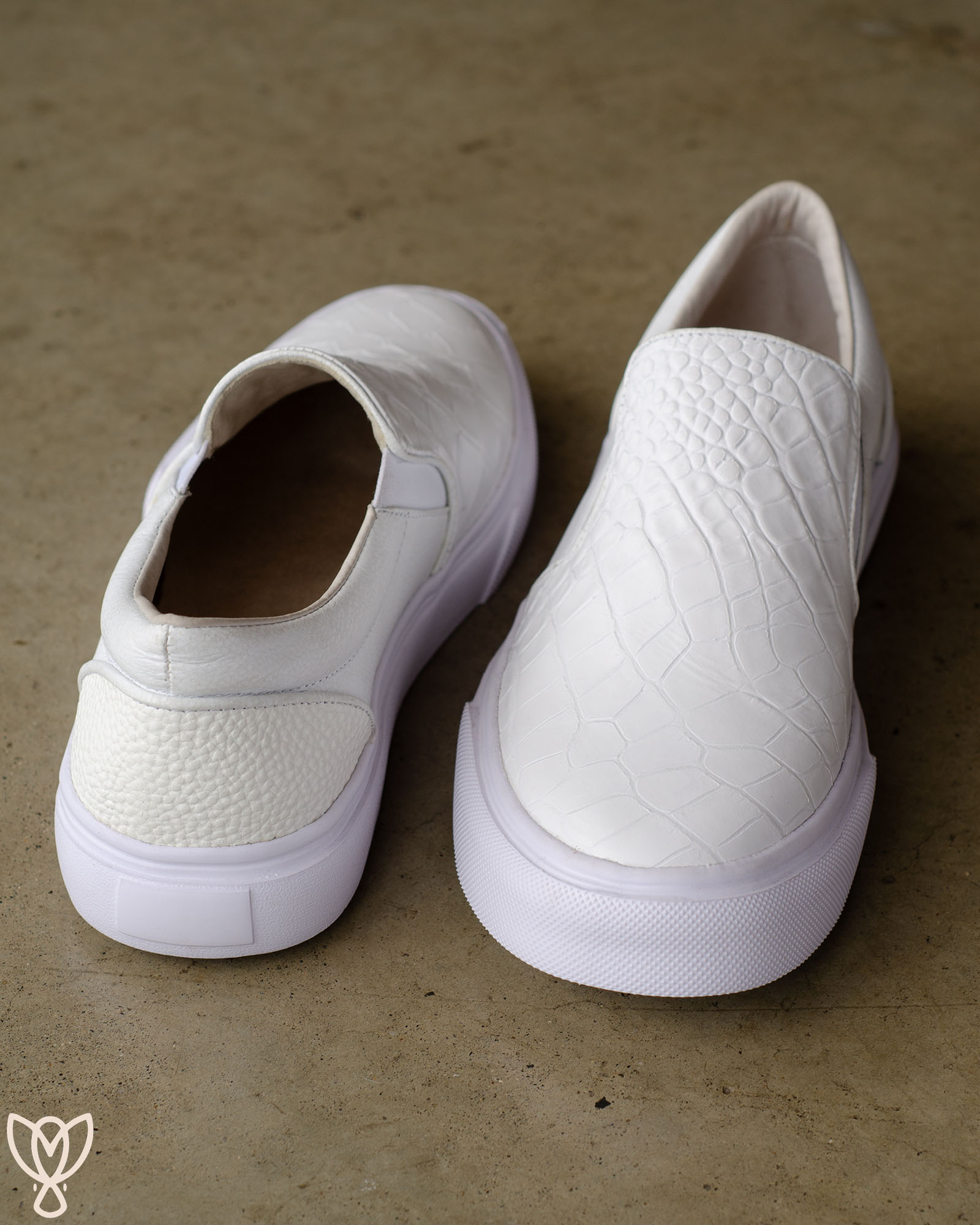 Tenis-Sneakers-Slip-On-en-cuero-vans-blanco-sneakers-azuleja-cali-bogota-medellin-colombia2