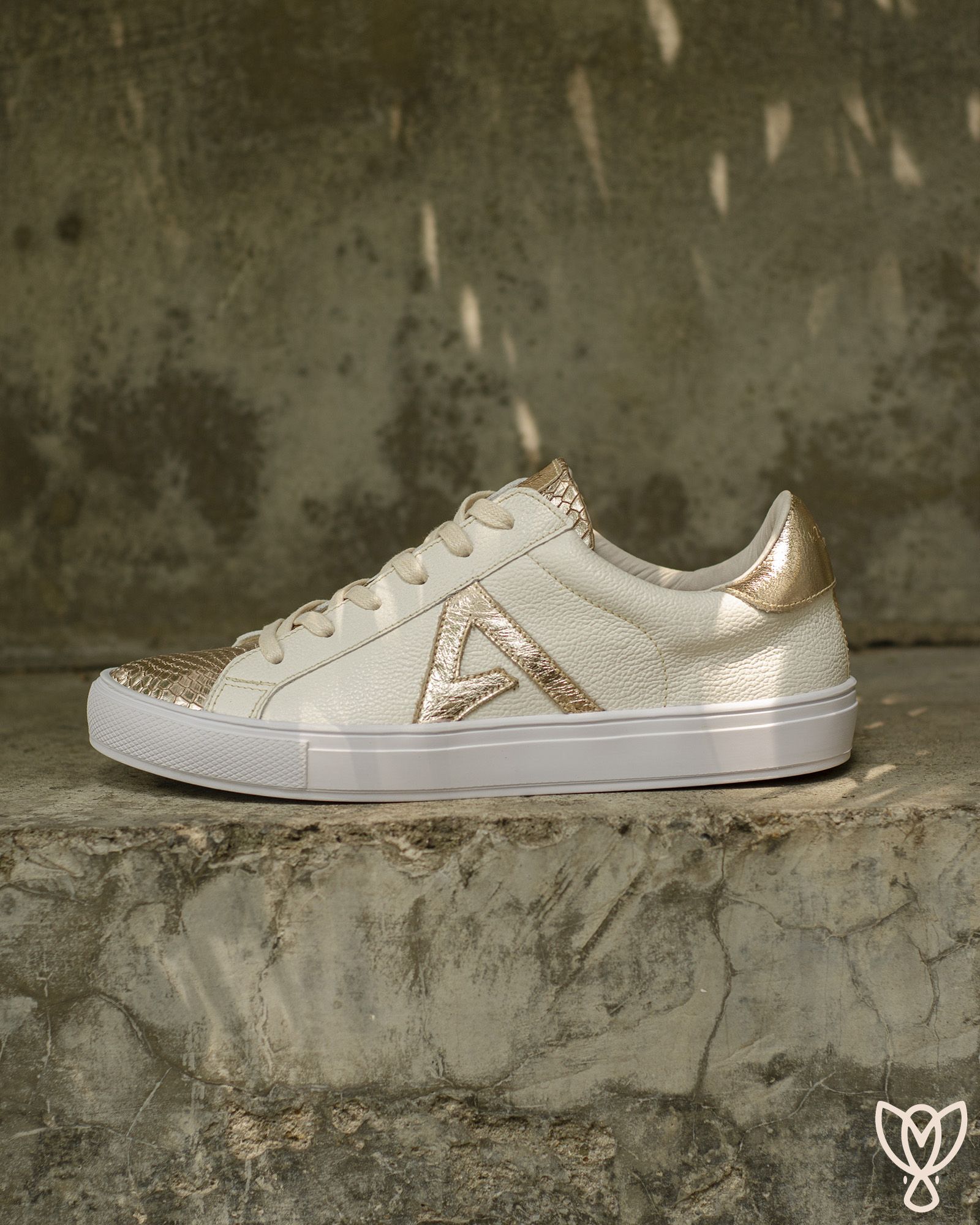 tenis-sneakers-iconic-beige-dorado-casuales-cuero-dama-bogota-cali-medellin-colombia5.jpg